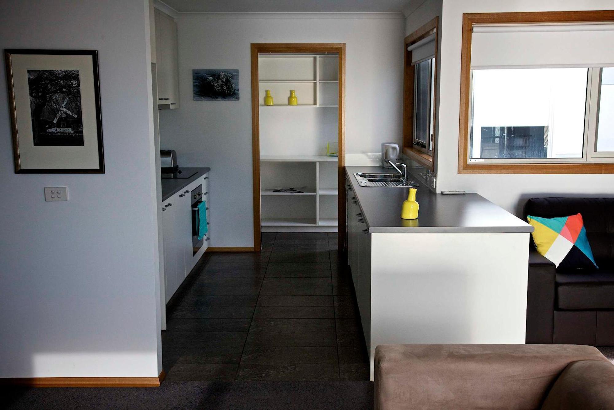 Penguin Beachfront Apartments Rum bild