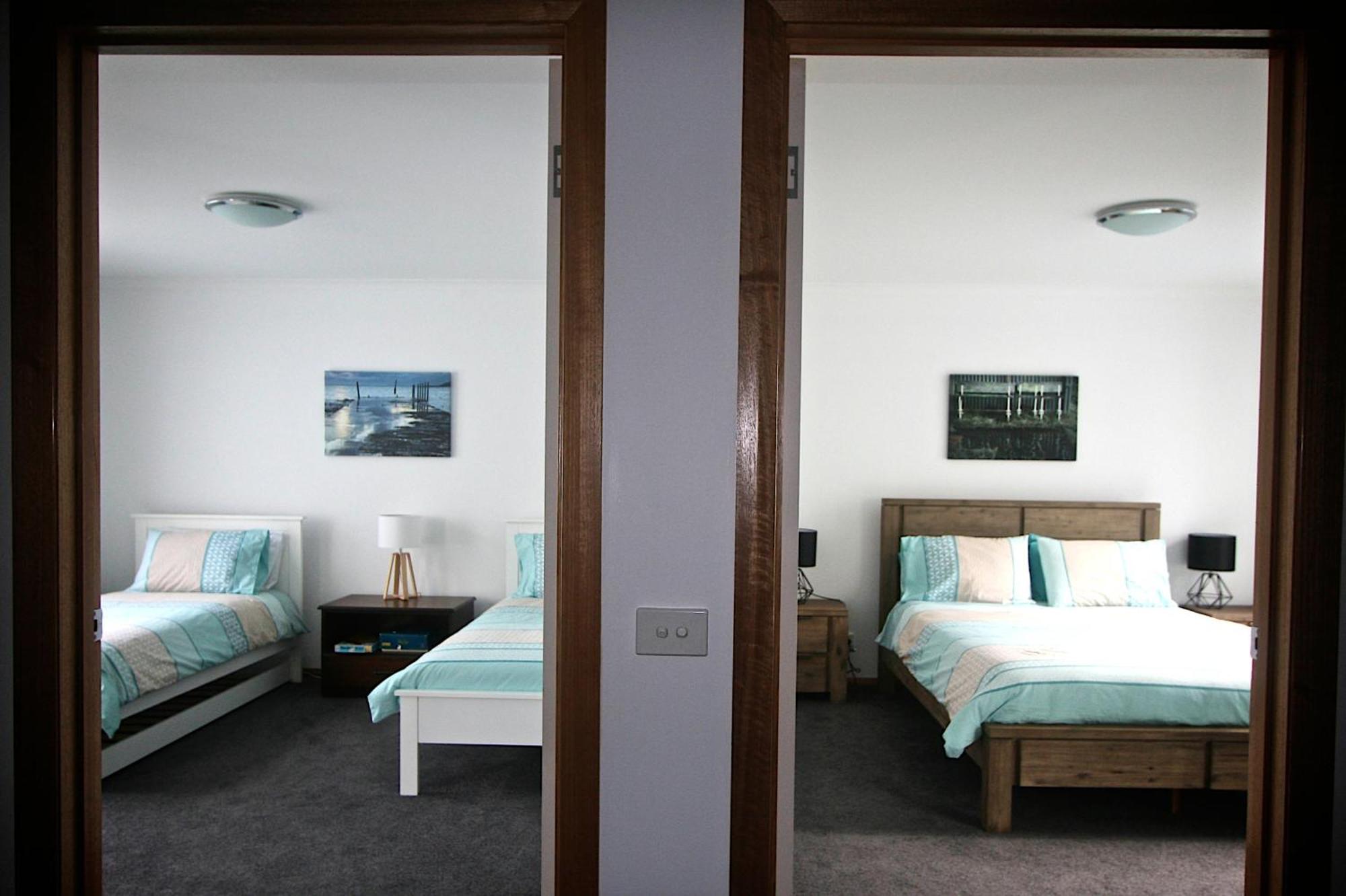 Penguin Beachfront Apartments Rum bild