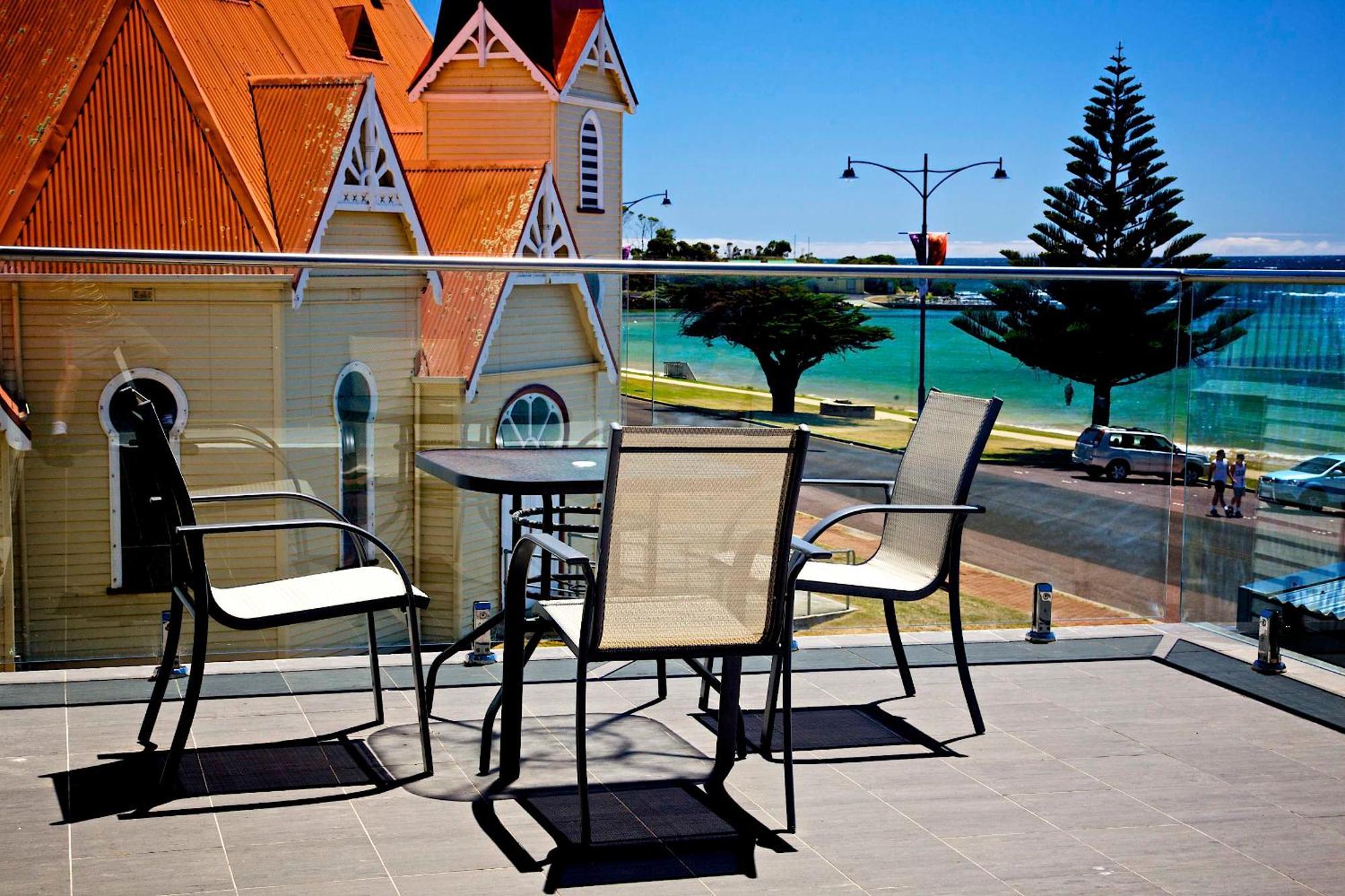 Penguin Beachfront Apartments Rum bild