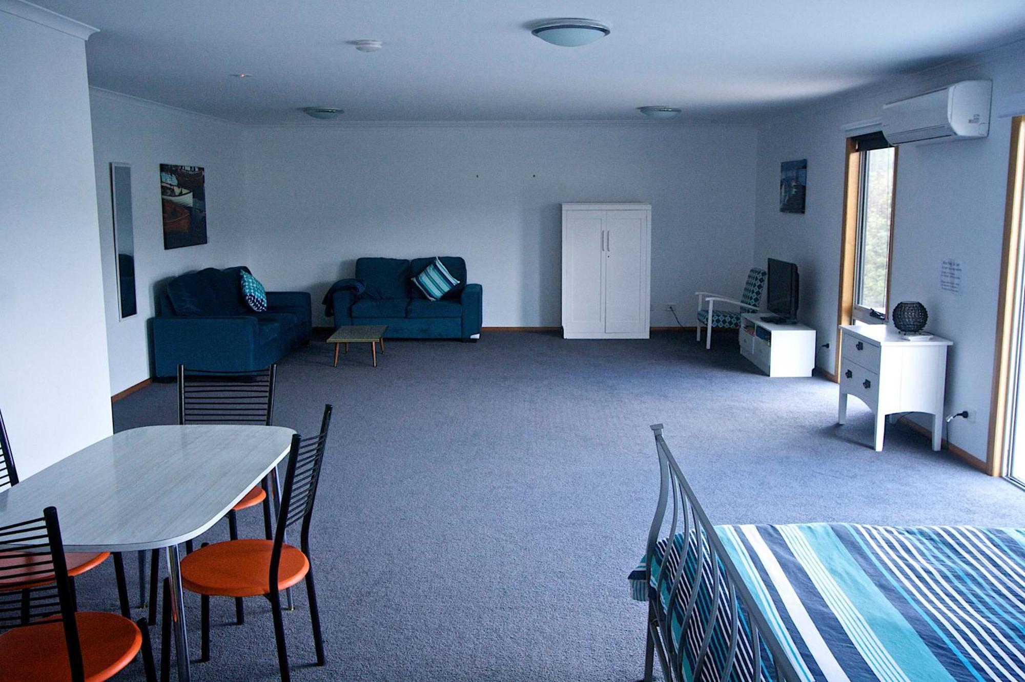 Penguin Beachfront Apartments Rum bild