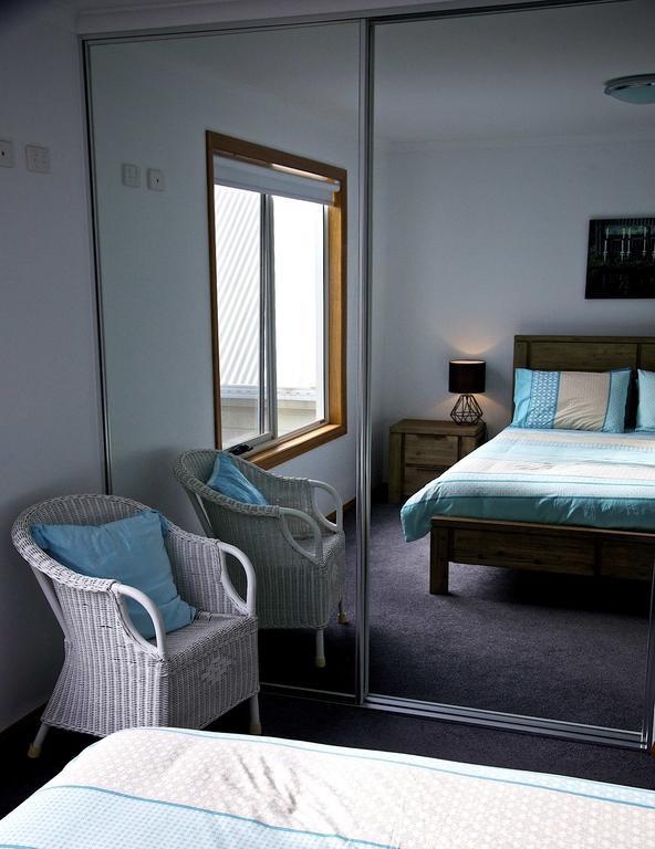 Penguin Beachfront Apartments Rum bild