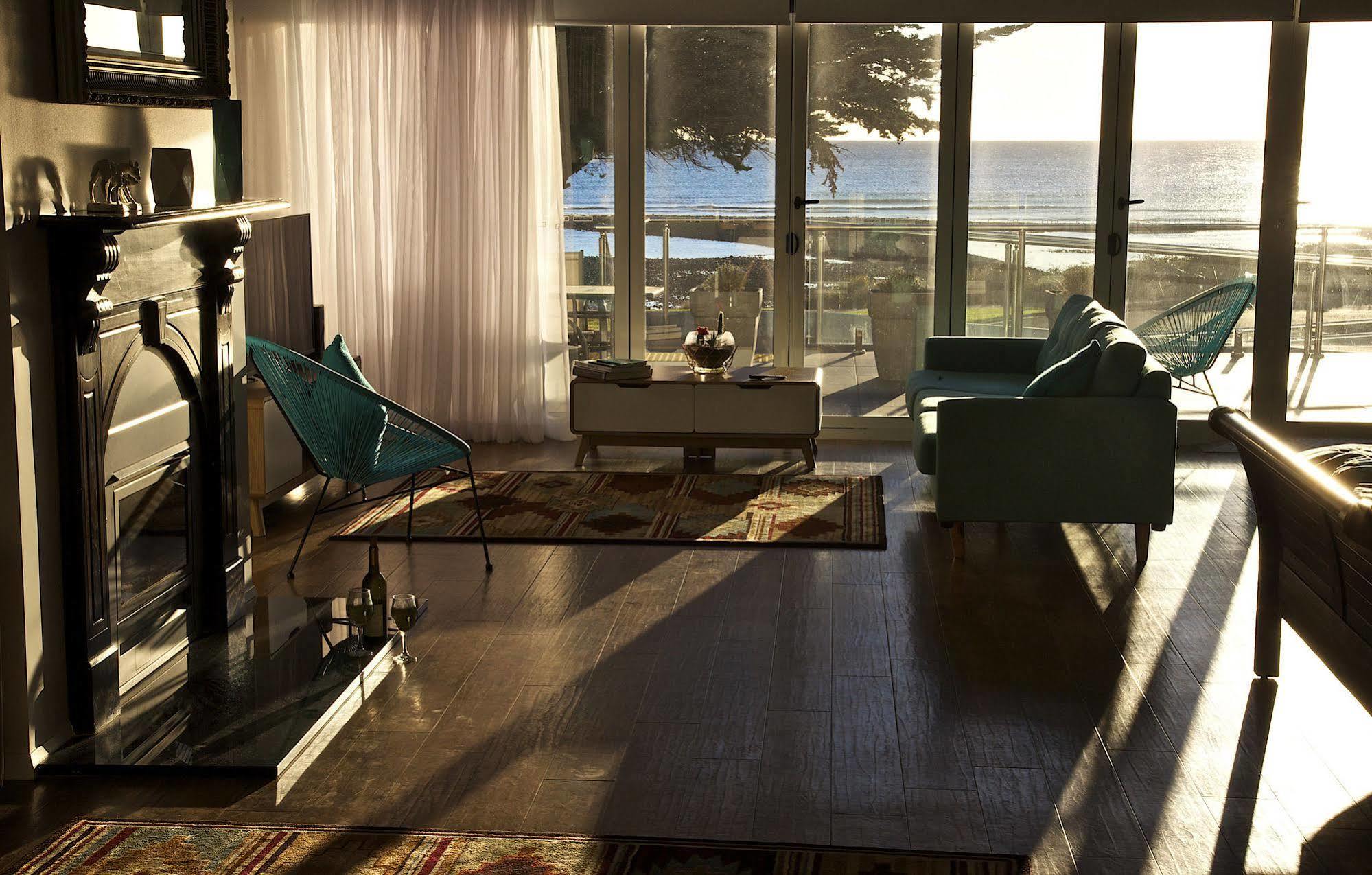 Penguin Beachfront Apartments Exteriör bild
