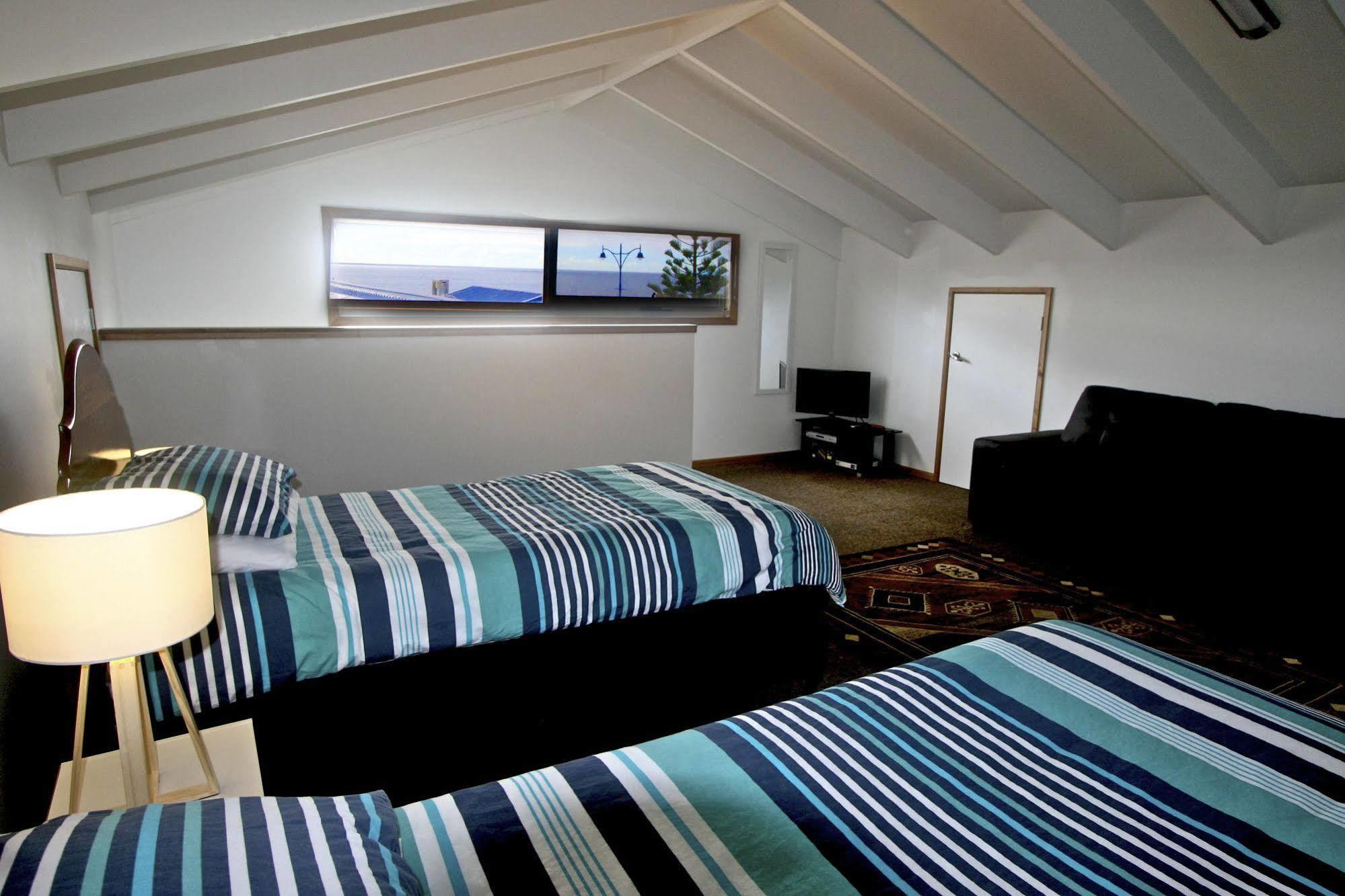 Penguin Beachfront Apartments Exteriör bild