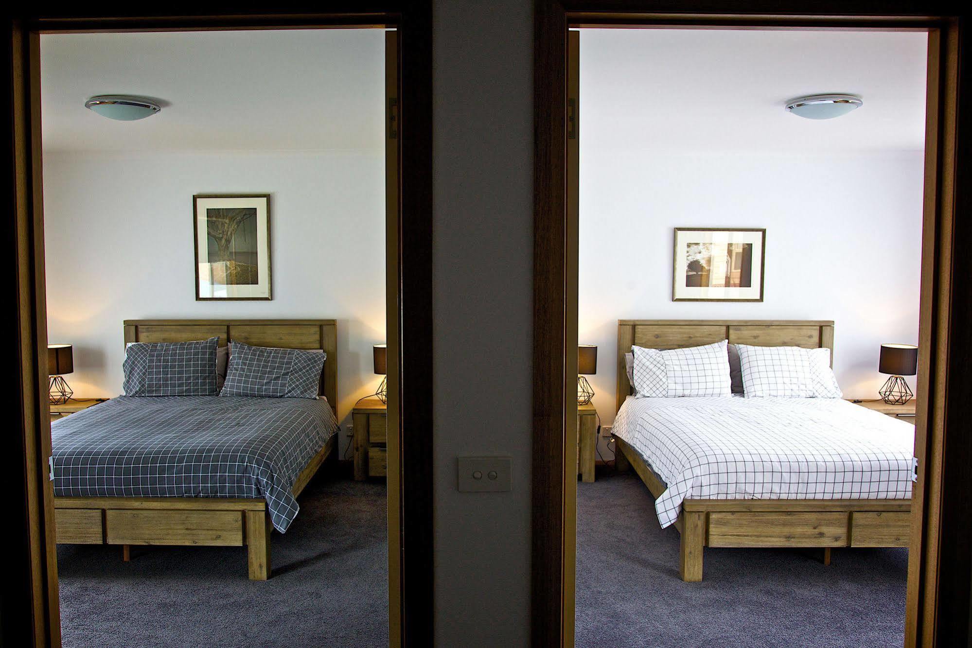 Penguin Beachfront Apartments Exteriör bild