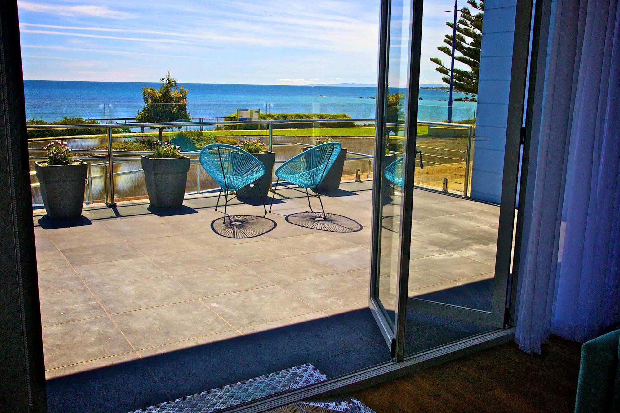 Penguin Beachfront Apartments Exteriör bild