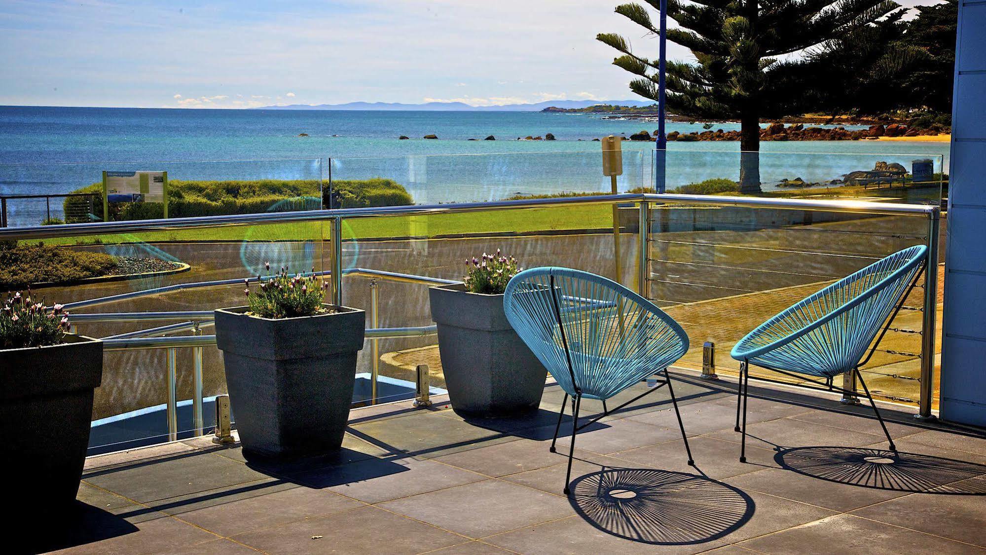 Penguin Beachfront Apartments Exteriör bild